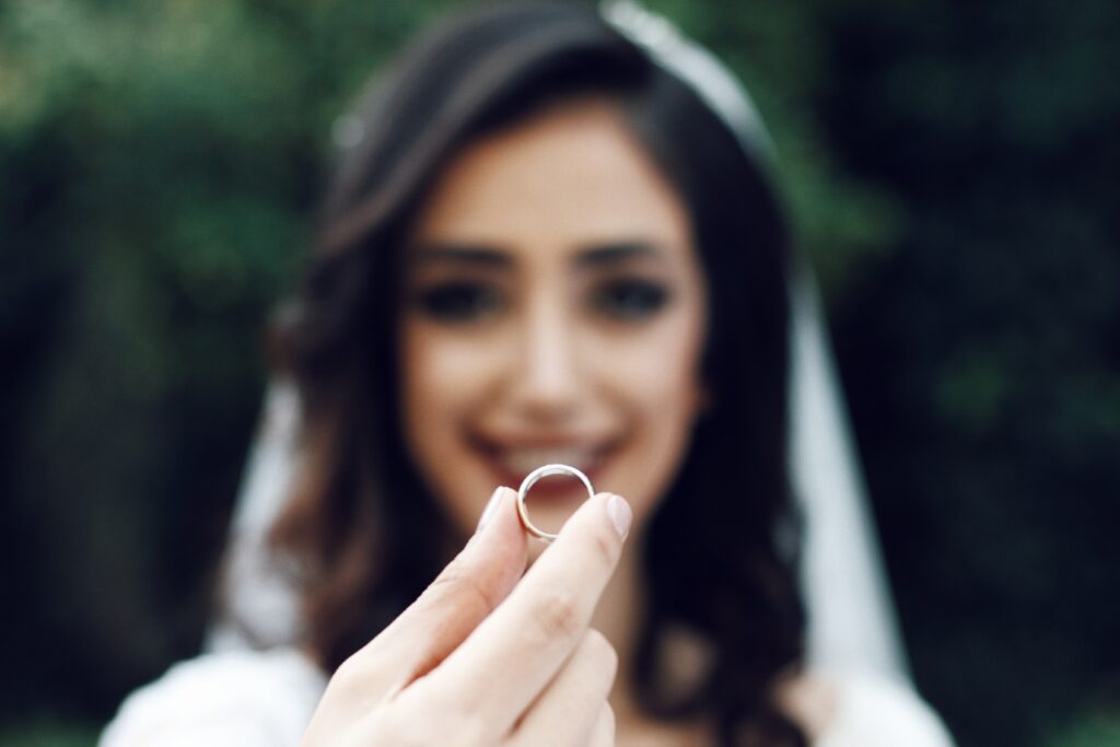 Choisir un texte humoristique pour la gravure de vos alliances de mariage